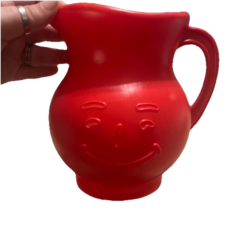 VINTAGE 80's THE KOOL-AID MAN RED PLASTIC SMILING MR. KOOLAID PITCHER 1980's